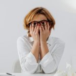 Praca bez trucizny: jak stawiać granice, chronić siebie i zmieniać toksyczne środowisko