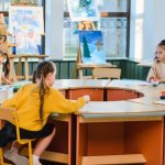 Szkoła, w której Twoje dziecko rozwinie skrzydła — praktyczny przewodnik dla rodziców