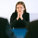 Bez żalu na rozdrożu kariery: jak podejmować odważne decyzje i spać spokojnie