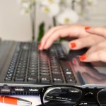 Zamieniaj wiedzę w sprzedaż: przepis na wpis ekspercki, który przyciąga właściwych klientów