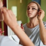 Subtelny glow na co dzień: makijaż, który zrobisz w 10 minut – krok po kroku