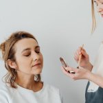 Odkryj swoją świeżość: no‑makeup look krok po kroku dla początkujących