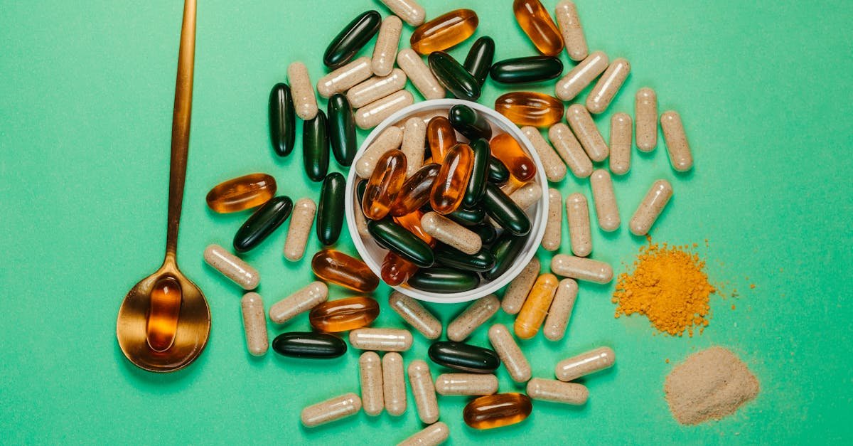 Niezbędnik suplementacyjny do treningu siłowego: co warto mieć, a co odpuścić?