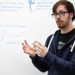 Entropia bez wzorów: proste wyjaśnienie, dlaczego wszechświat lubi bałagan