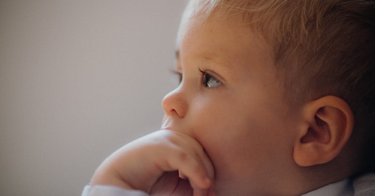 Od gaworzenia do opowieści: codzienne zabawy i rytuały, które rozgadają Twojego malucha