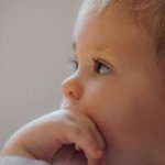 Od gaworzenia do opowieści: codzienne zabawy i rytuały, które rozgadają Twojego malucha