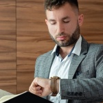 Od chaosu do harmonogramu: praktyczny poradnik zarządzania czasem w pracy projektowej