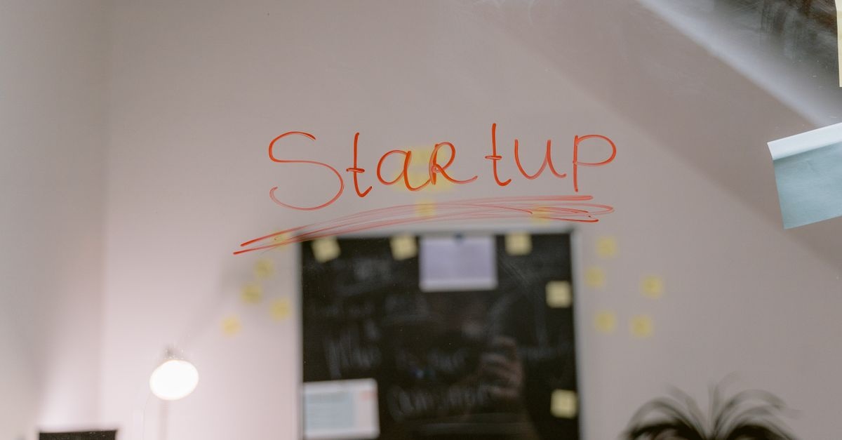 Startuj mimo sztormu: 12 sposobów na wzrost startupu przy szczupłym budżecie