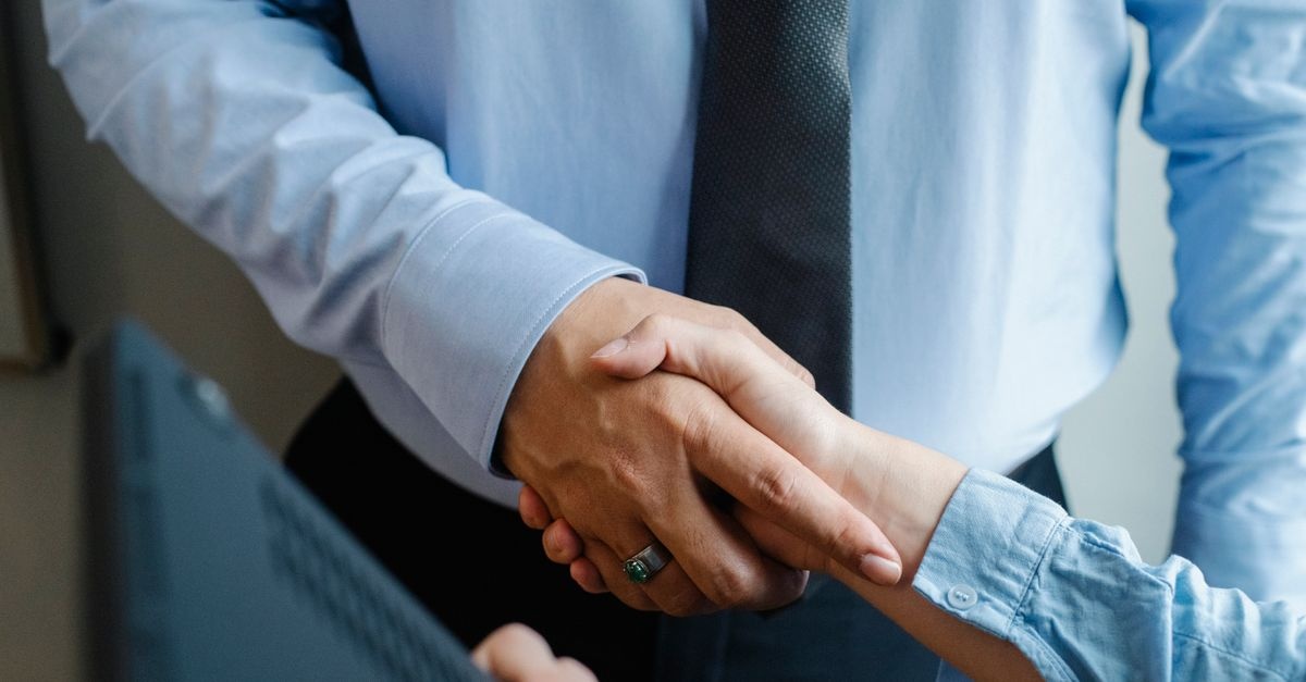 Powiedz 'czas na więcej': poradnik skutecznych negocjacji podwyżki w obecnej firmie