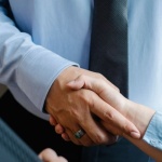 Powiedz 'czas na więcej': poradnik skutecznych negocjacji podwyżki w obecnej firmie